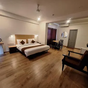  Hotel B R Regency India
